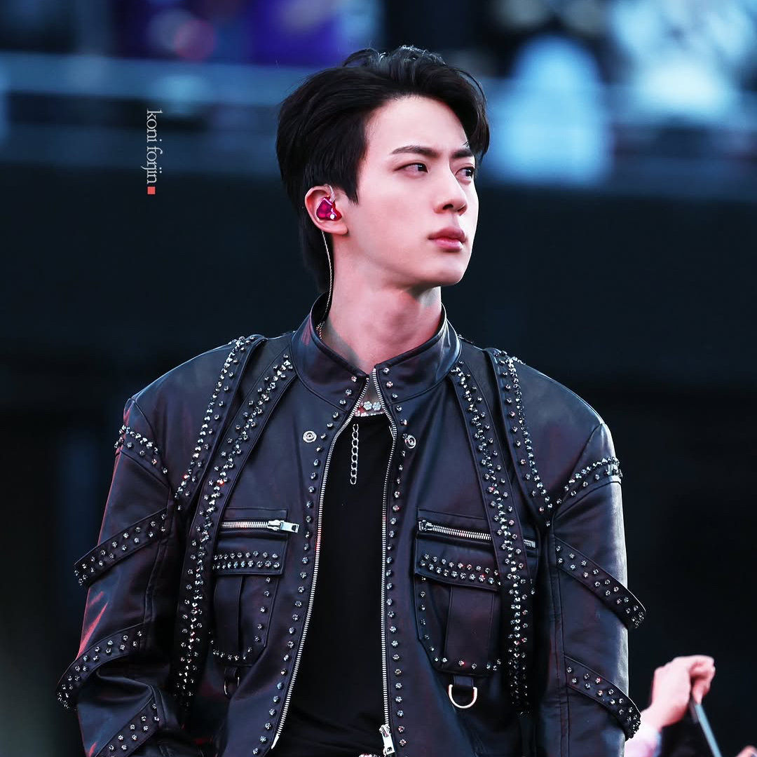 Foto aktivitas terbaru Jin (BTS)