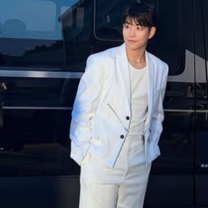 A moment captured by MJ (ASTRO)'s fan