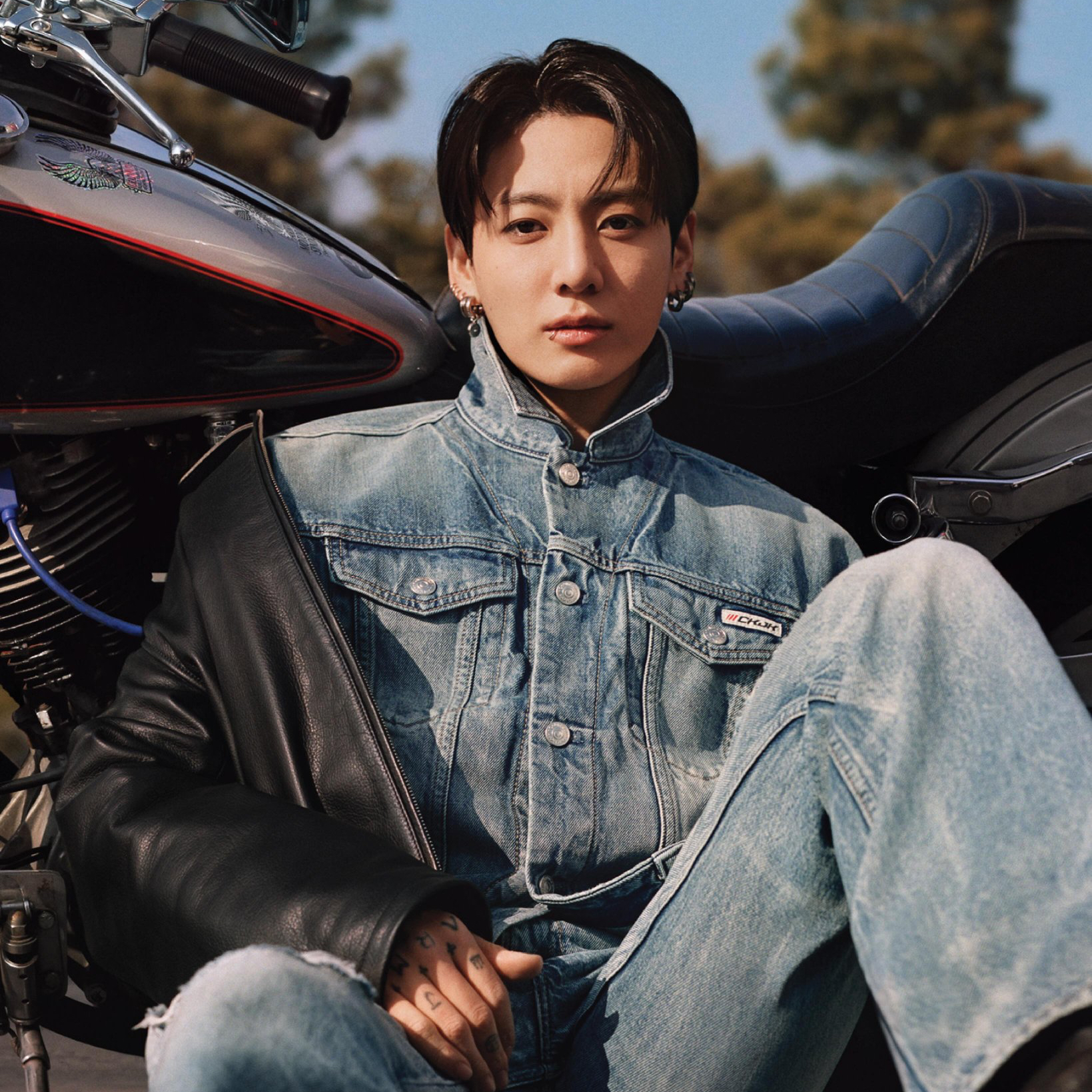 Foto aktivitas terbaru Jungkook (BTS)