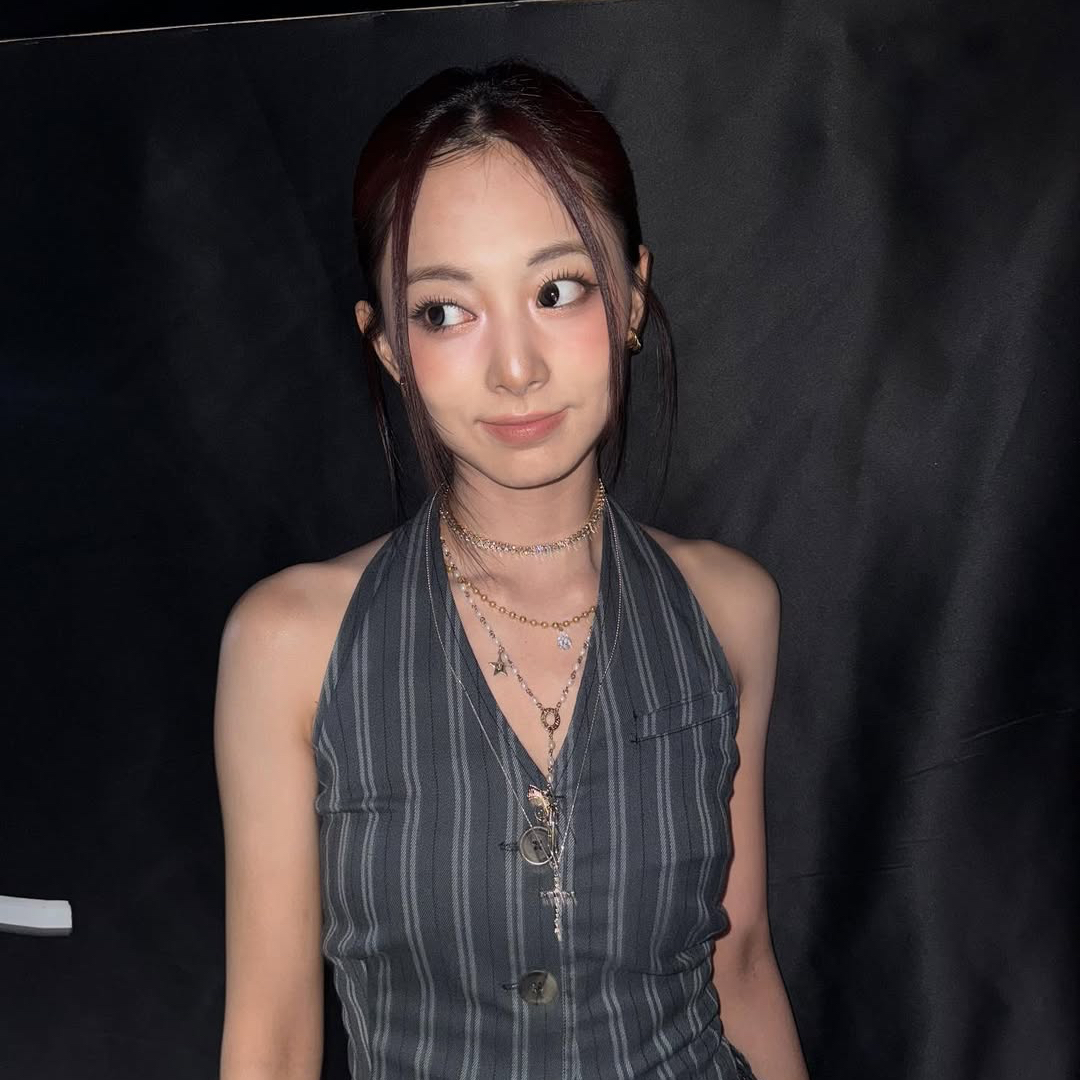 Behind-the-scenes cut of Tzuyu (TWICE)