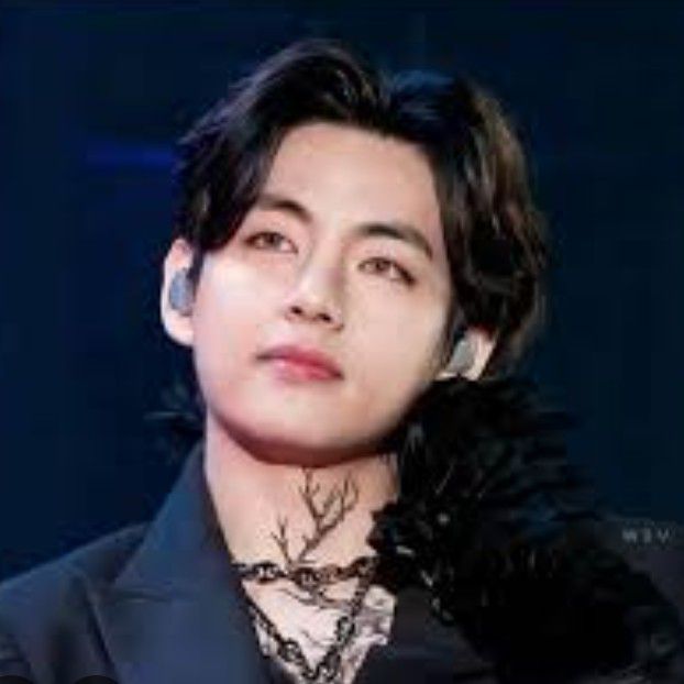 뷔 (방탄소년단)의 최신 사진