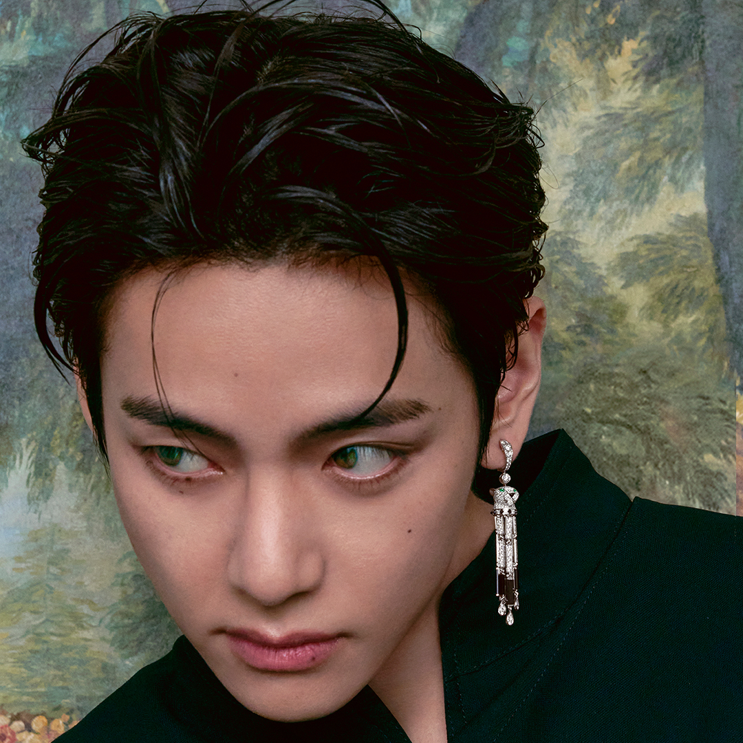 Behind-the-scenes cut of V (BTS)