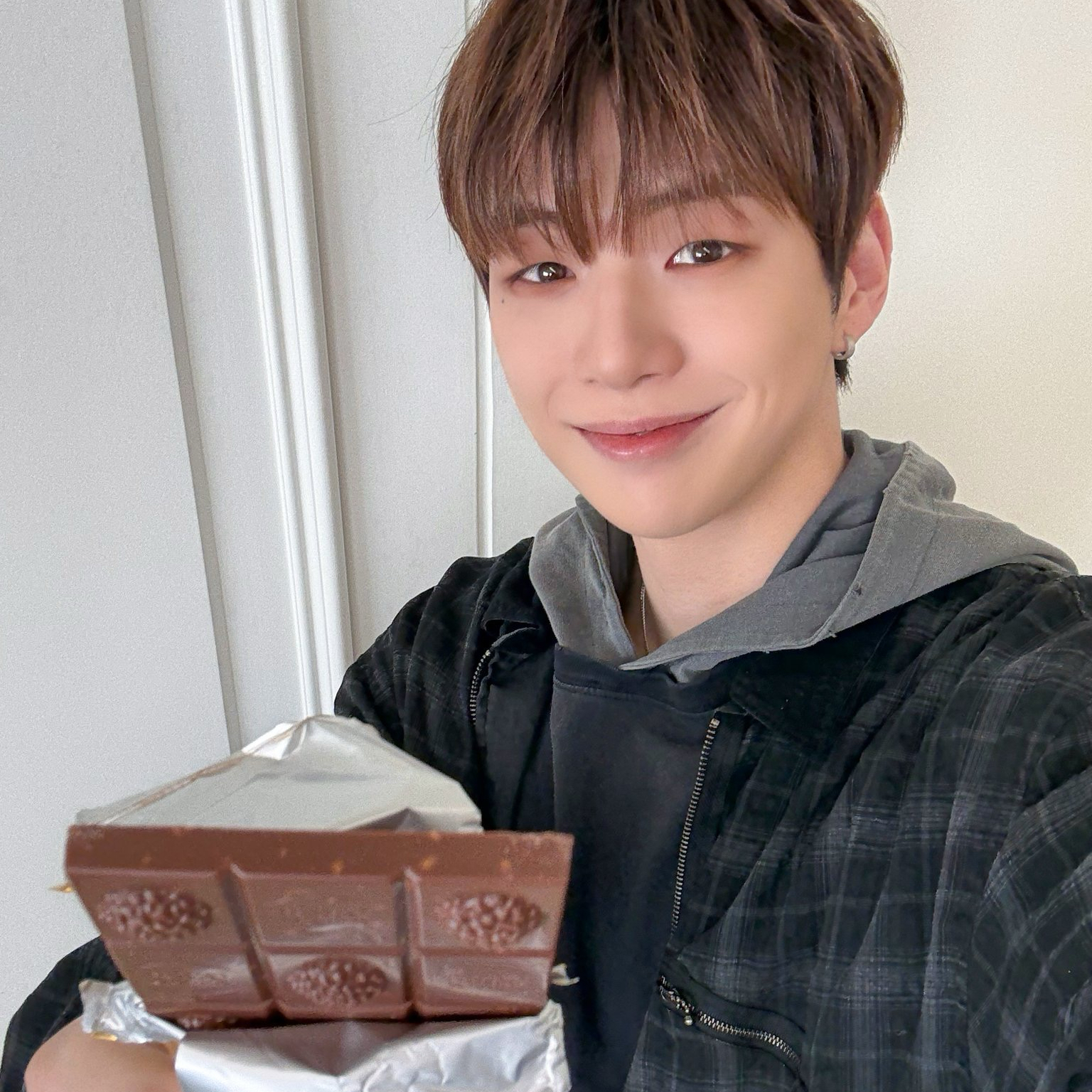 Behind-the-scenes cut of Kang Daniel
