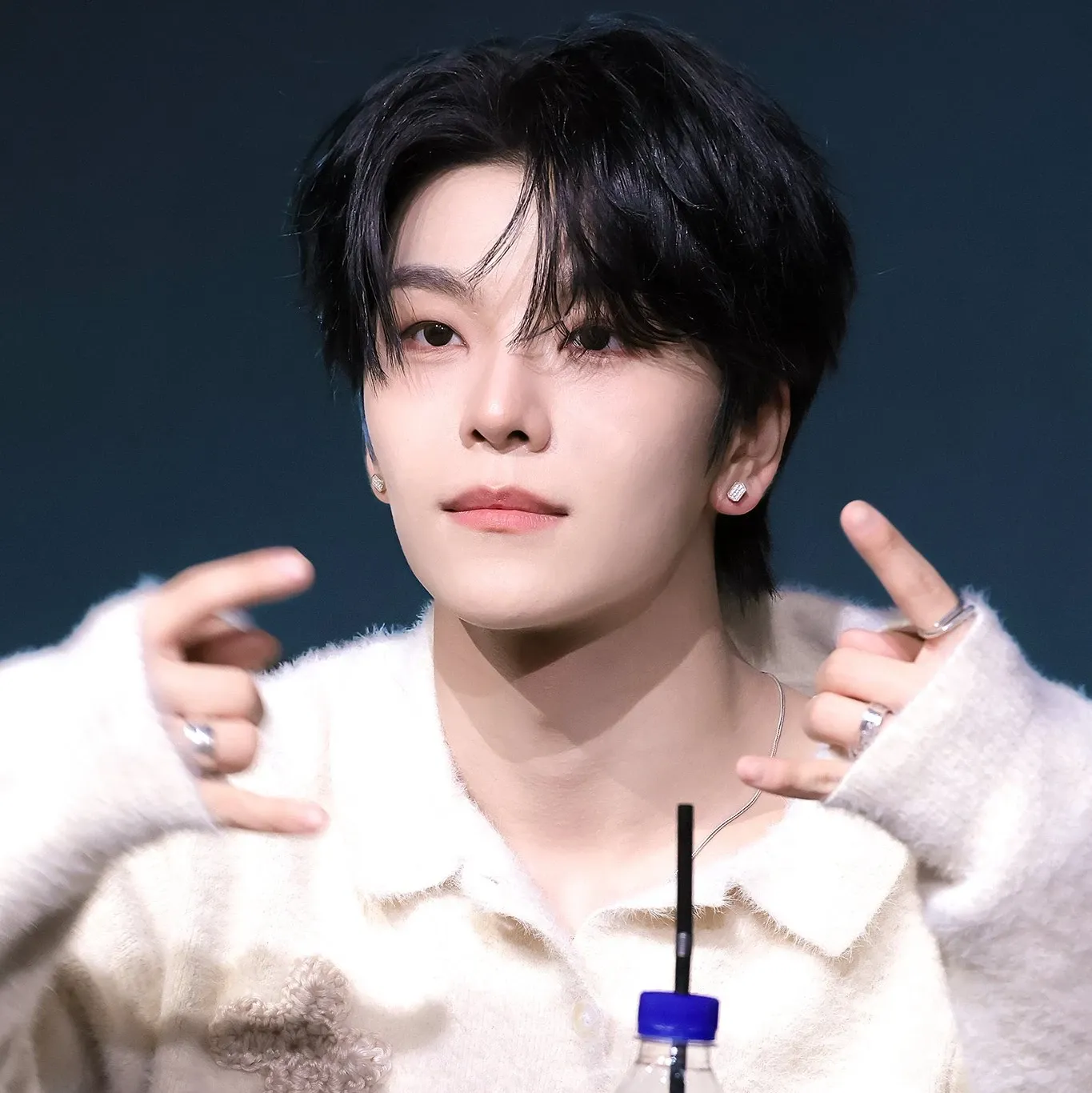 Behind-the-scenes cut of He Xinlong (ALPHA DRIVE ONE)