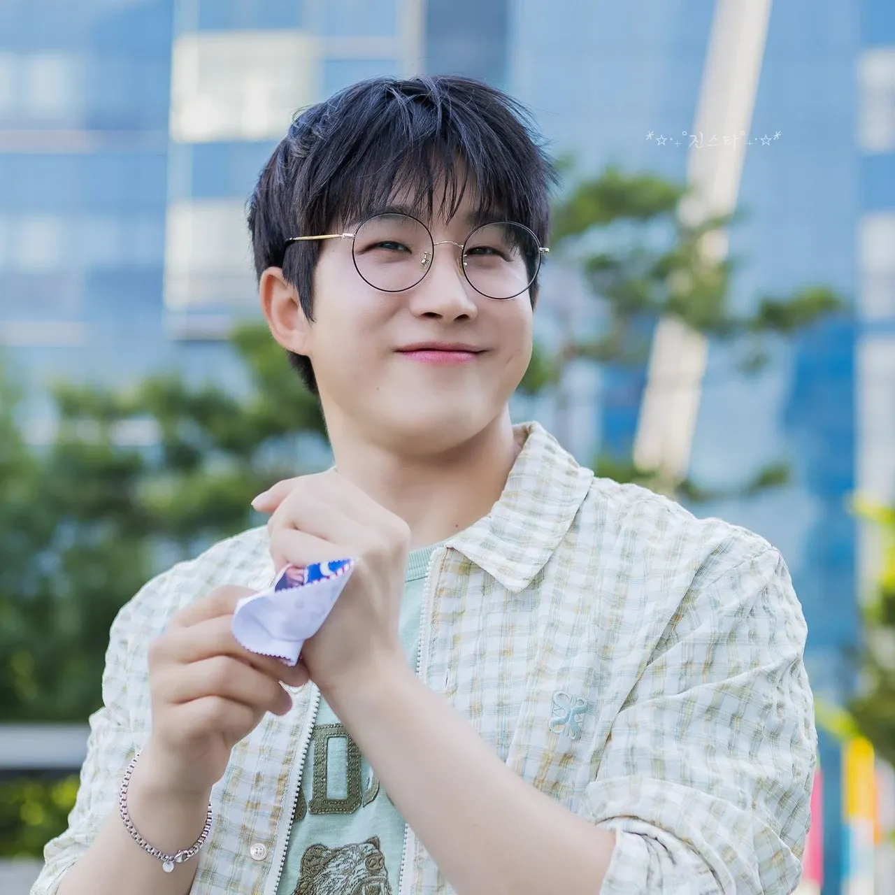A moment captured by Jinjin (ASTRO)'s fan