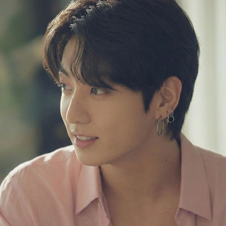 Foto aktivitas terbaru Jungkook (BTS)