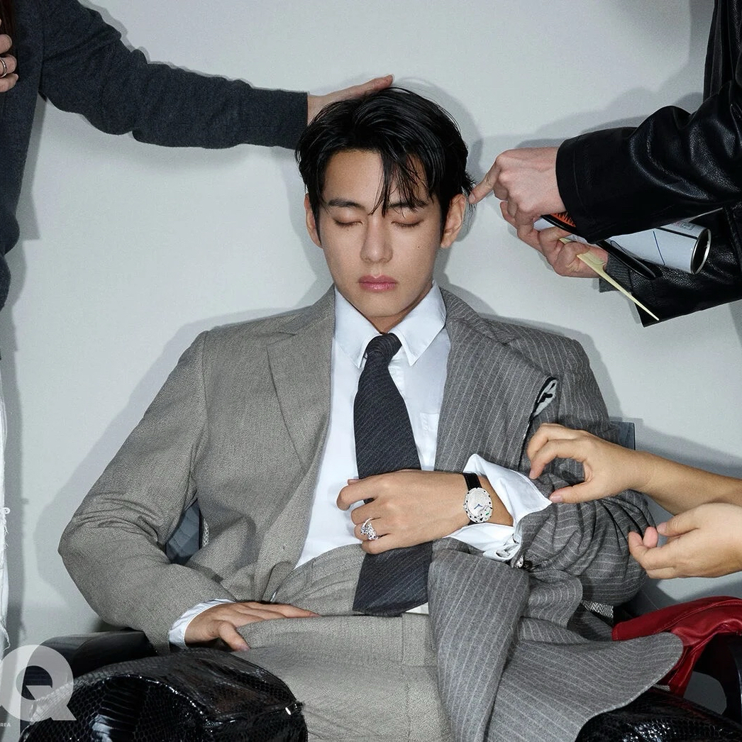 뷔 (방탄소년단)의 최신 사진