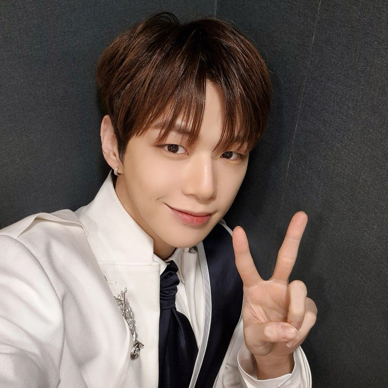 강다니엘의 비하인드 컷