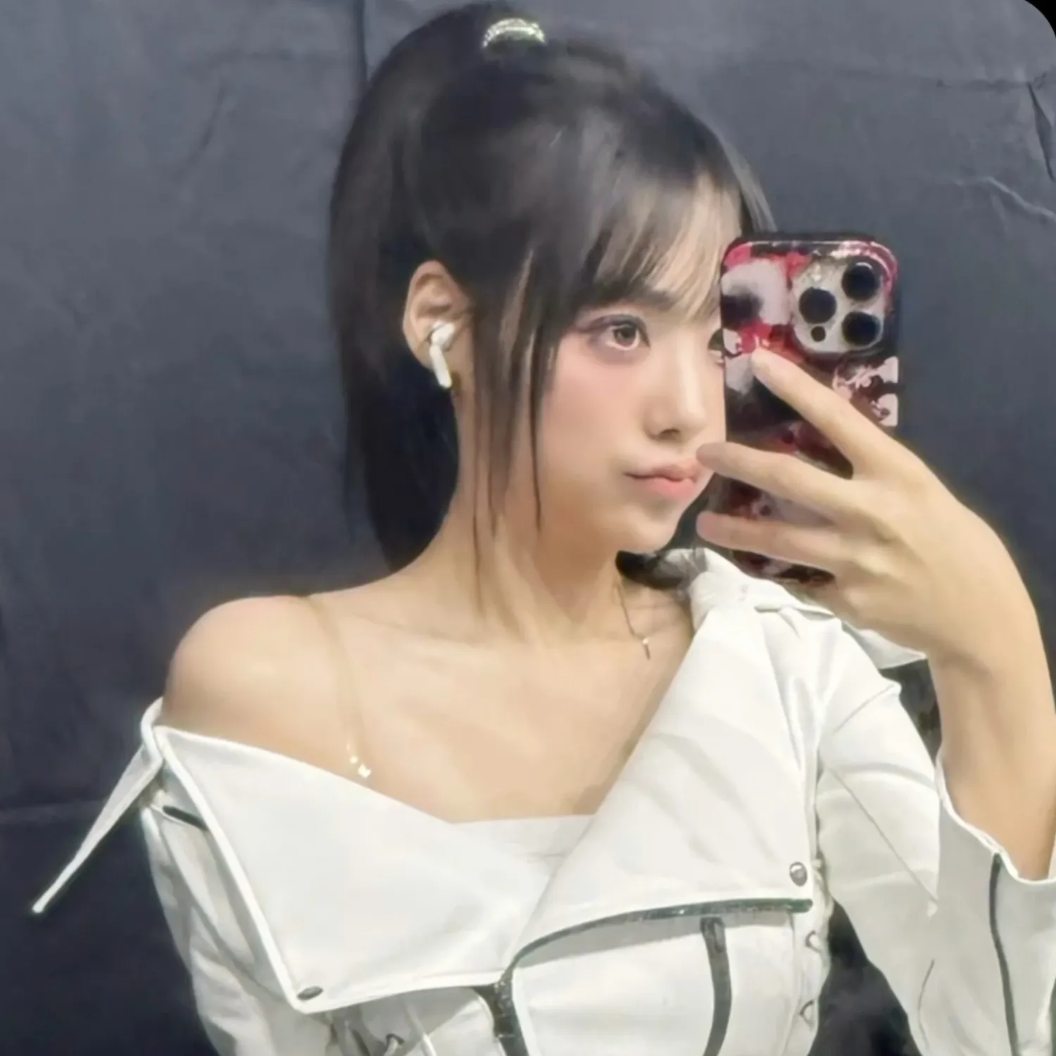 Recent activity shot of Siyeon (QWER)