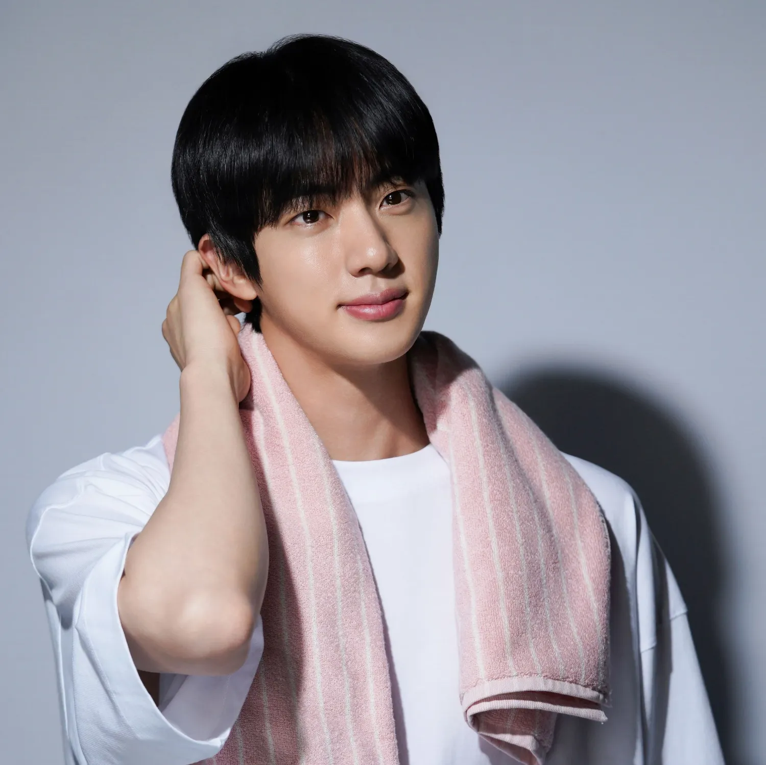 Foto aktivitas terbaru Jin (BTS)