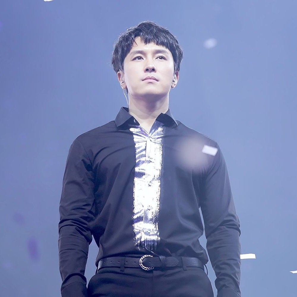 Latest photo of Kim Dongwan (SHINHWA)