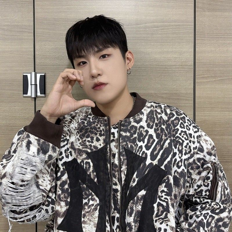 Behind-the-scenes cut of Park Woojin (AB6IX)