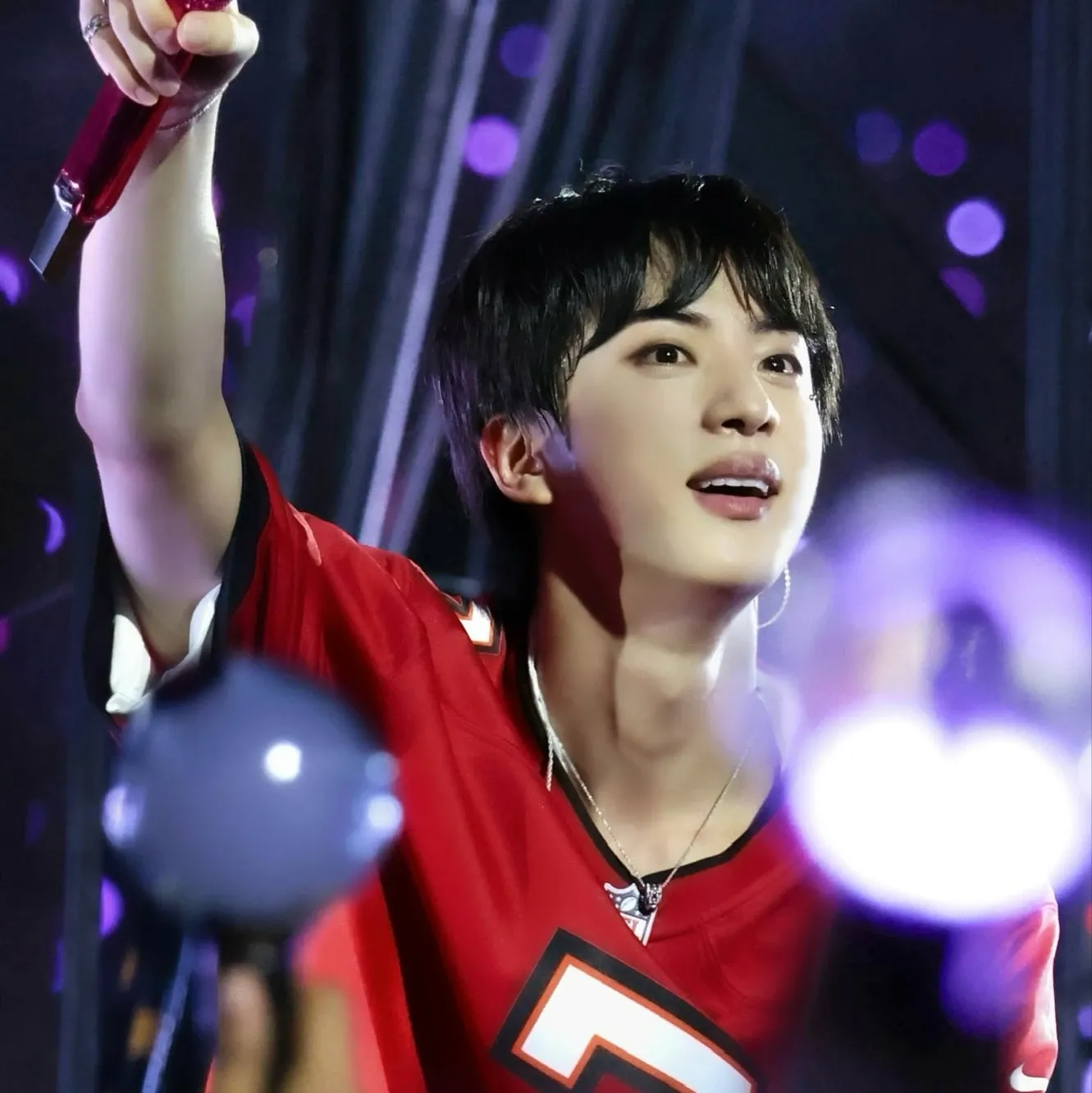 Foto aktivitas terbaru Jin (BTS)