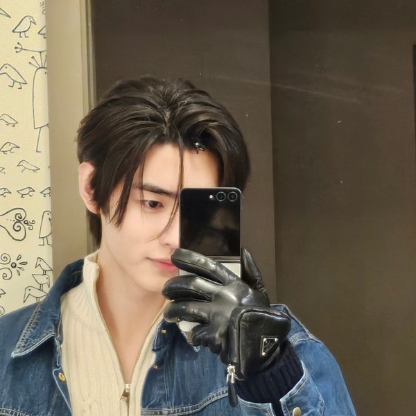 Popular profile image of Sunghoon (ENHYPEN) selected by votes