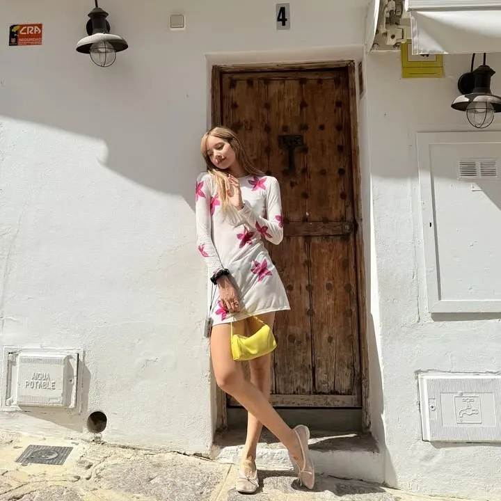 Behind-the-scenes cut of Lisa (BLACKPINK)