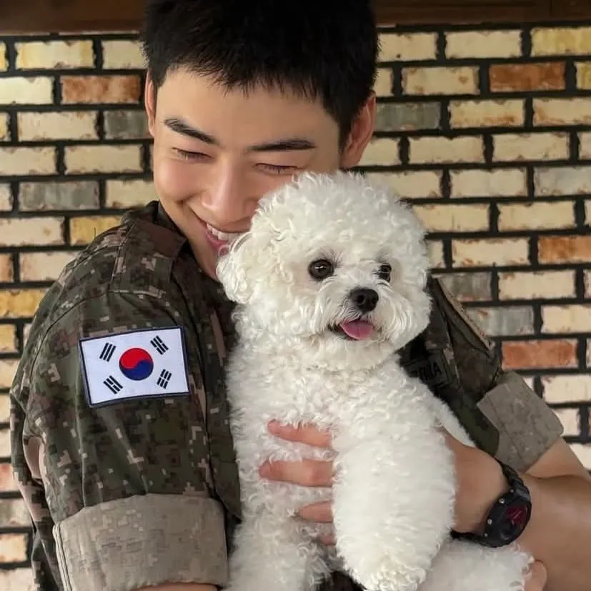 A moment captured by Eunwoo (ASTRO)'s fan