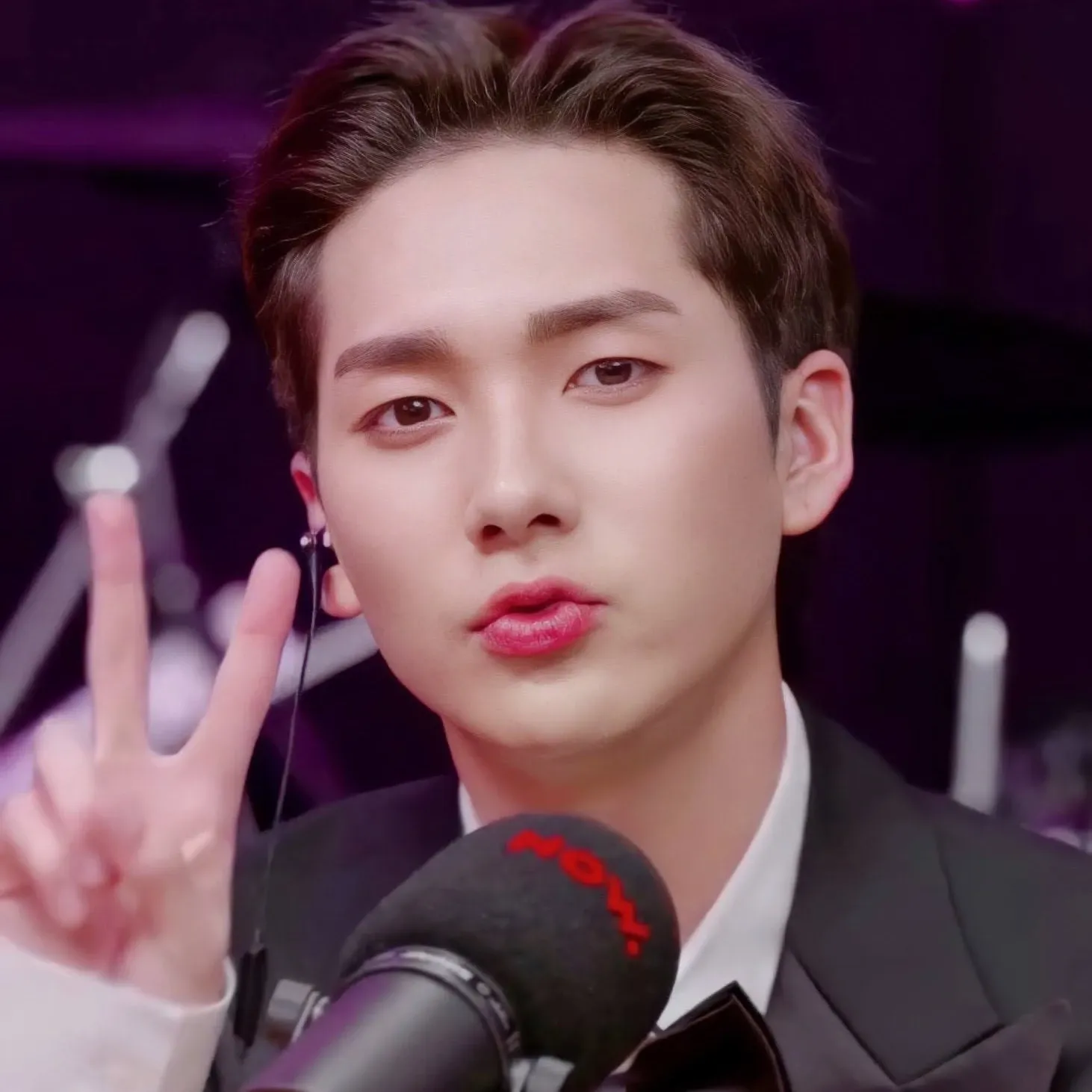 Behind-the-scenes cut of Aron