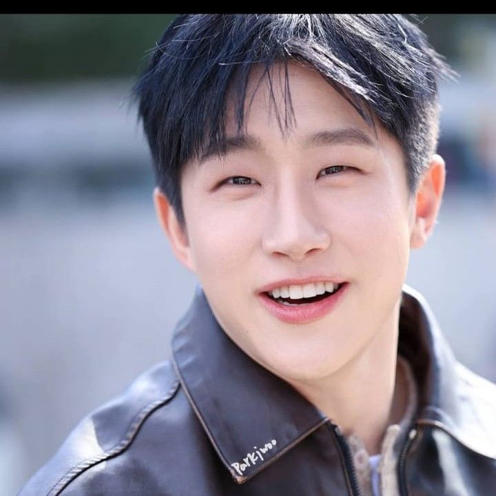 Behind-the-scenes cut of Jinjin (ASTRO)