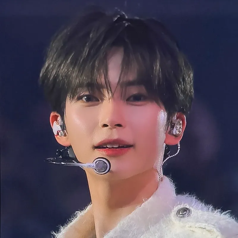 A moment captured by Sung Hanbin (ZEROBASEONE)'s fan