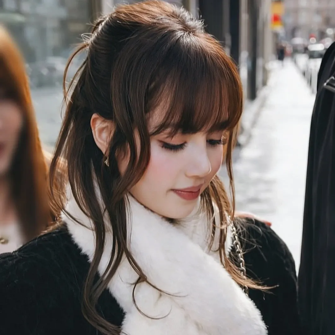 Foto aktivitas terbaru Lisa (BLACKPINK)