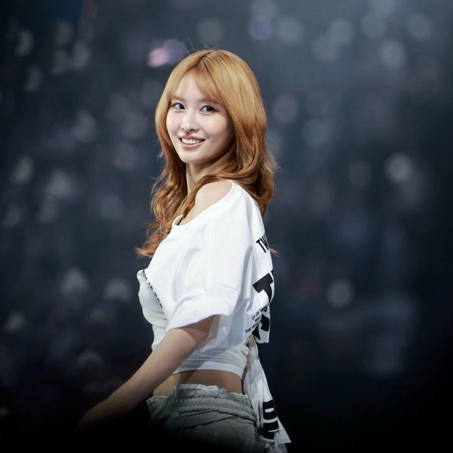 Momo (TWICE)的最新活動照片