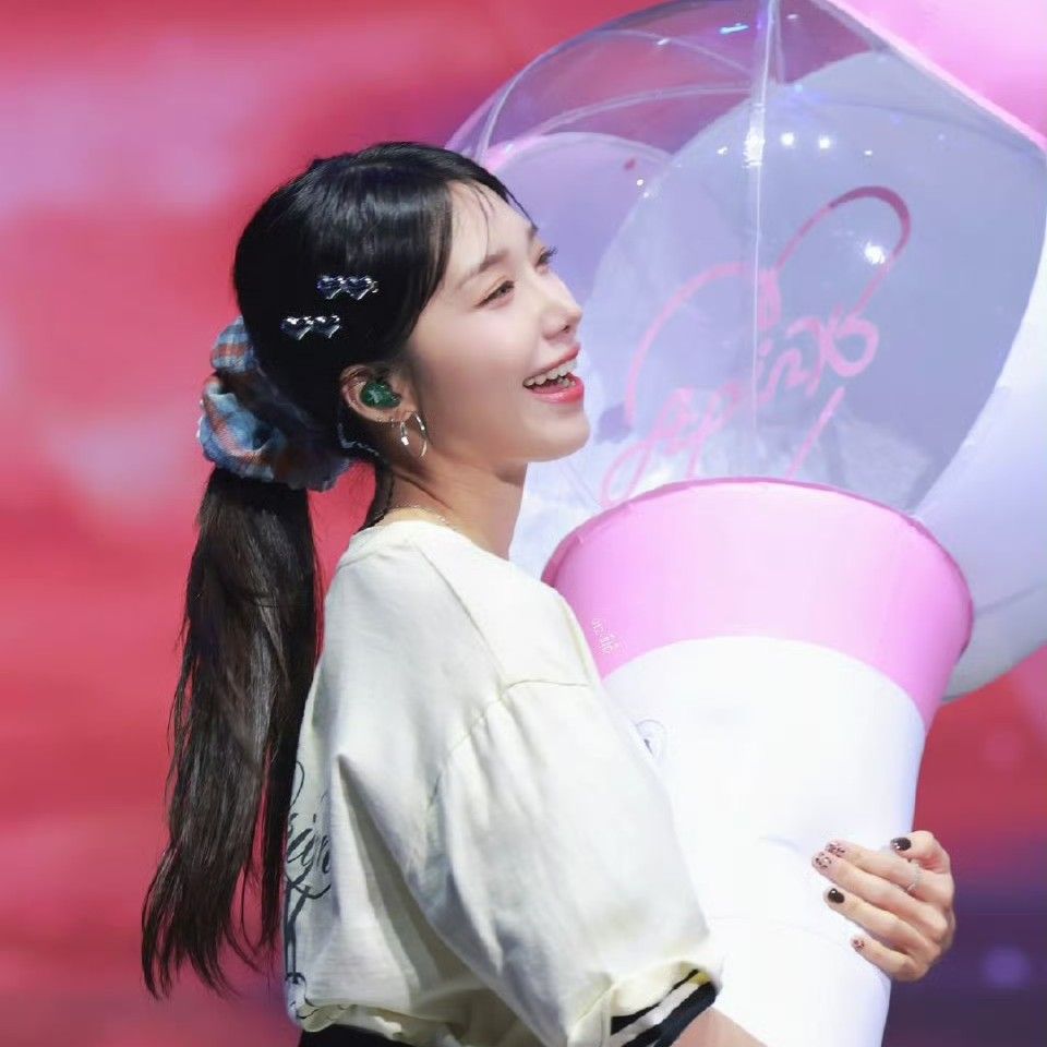 Behind-the-scenes cut of Jeong Eunji (Apink)