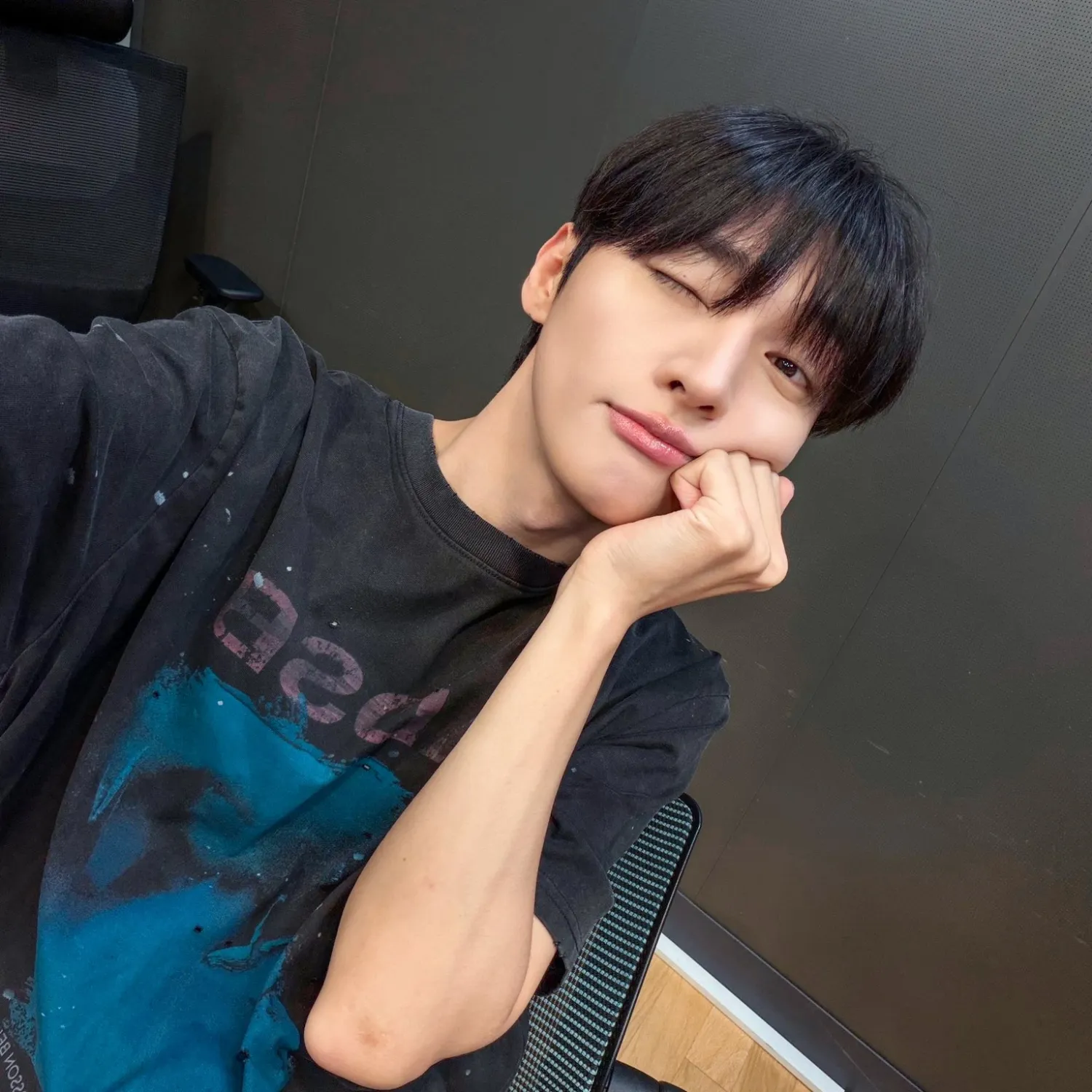 A moment captured by Yoon Jisung's fan