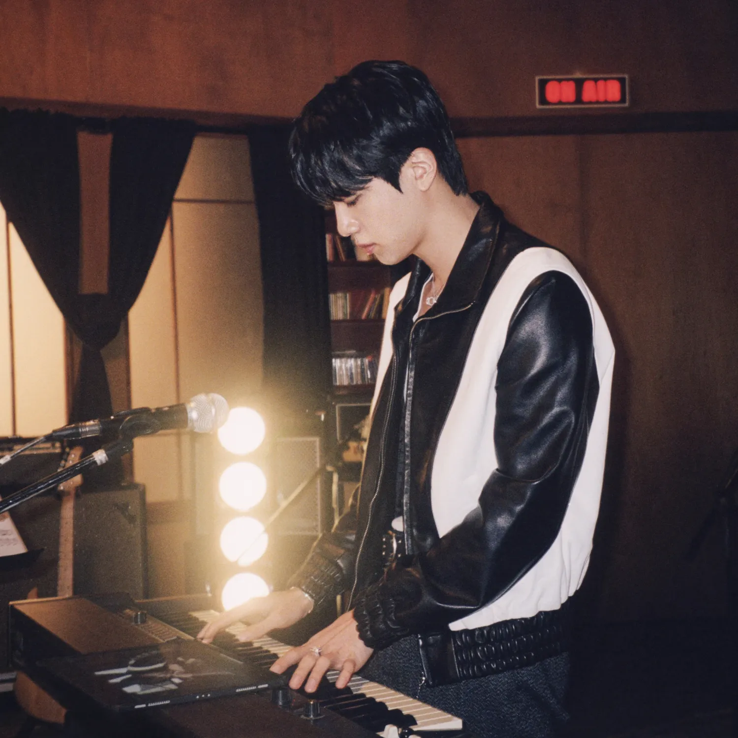 진 (방탄소년단)의 비하인드 컷