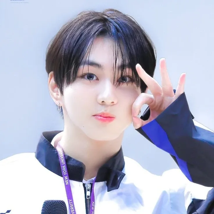 Latest photo of Jungwon (ENHYPEN)