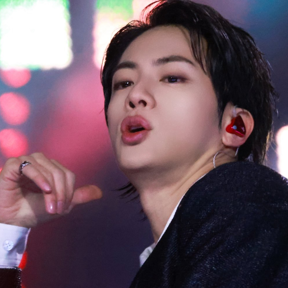 Behind-the-scenes cut of Jin (BTS)