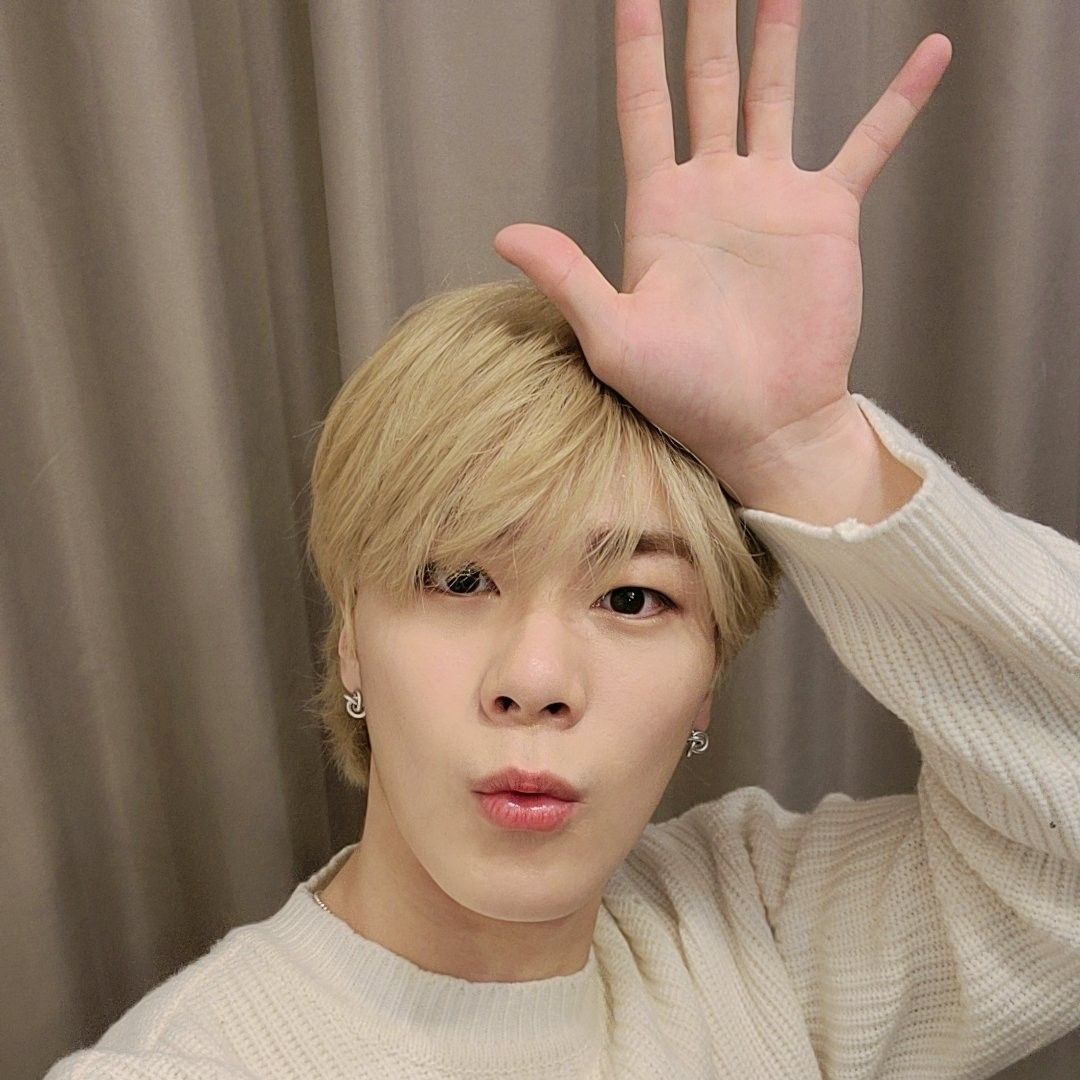 Behind-the-scenes cut of Moonbin (ASTRO)