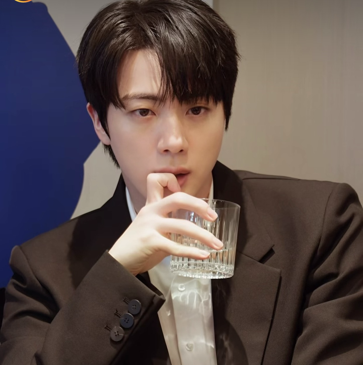 진 (방탄소년단)의 비하인드 컷