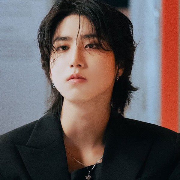 Behind-the-scenes cut of HAN (Stray Kids)