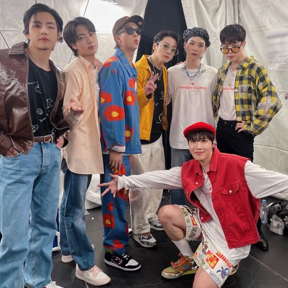Behind-the-scenes cut of BTS