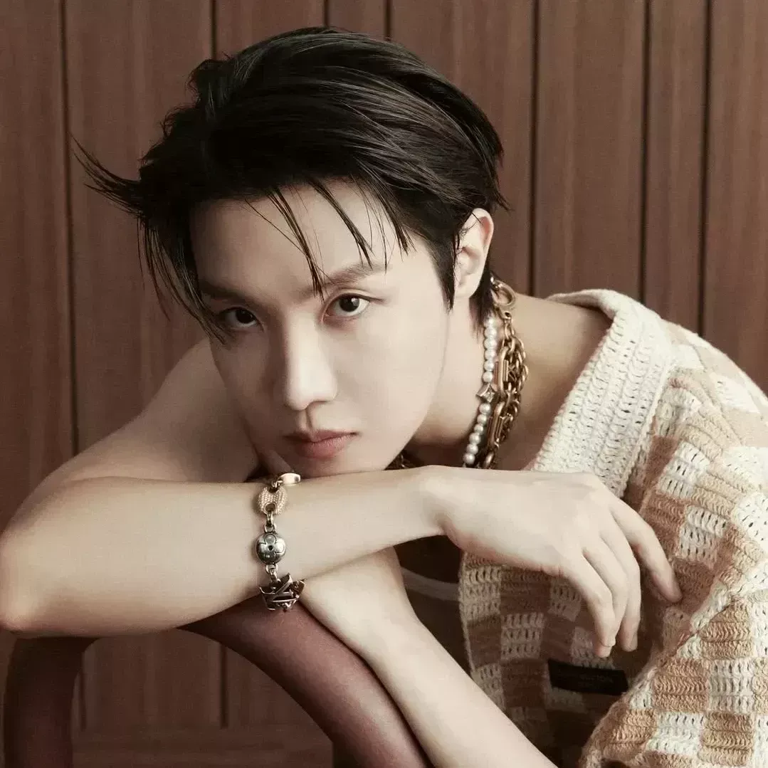 Foto terbaru j-hope (BTS)