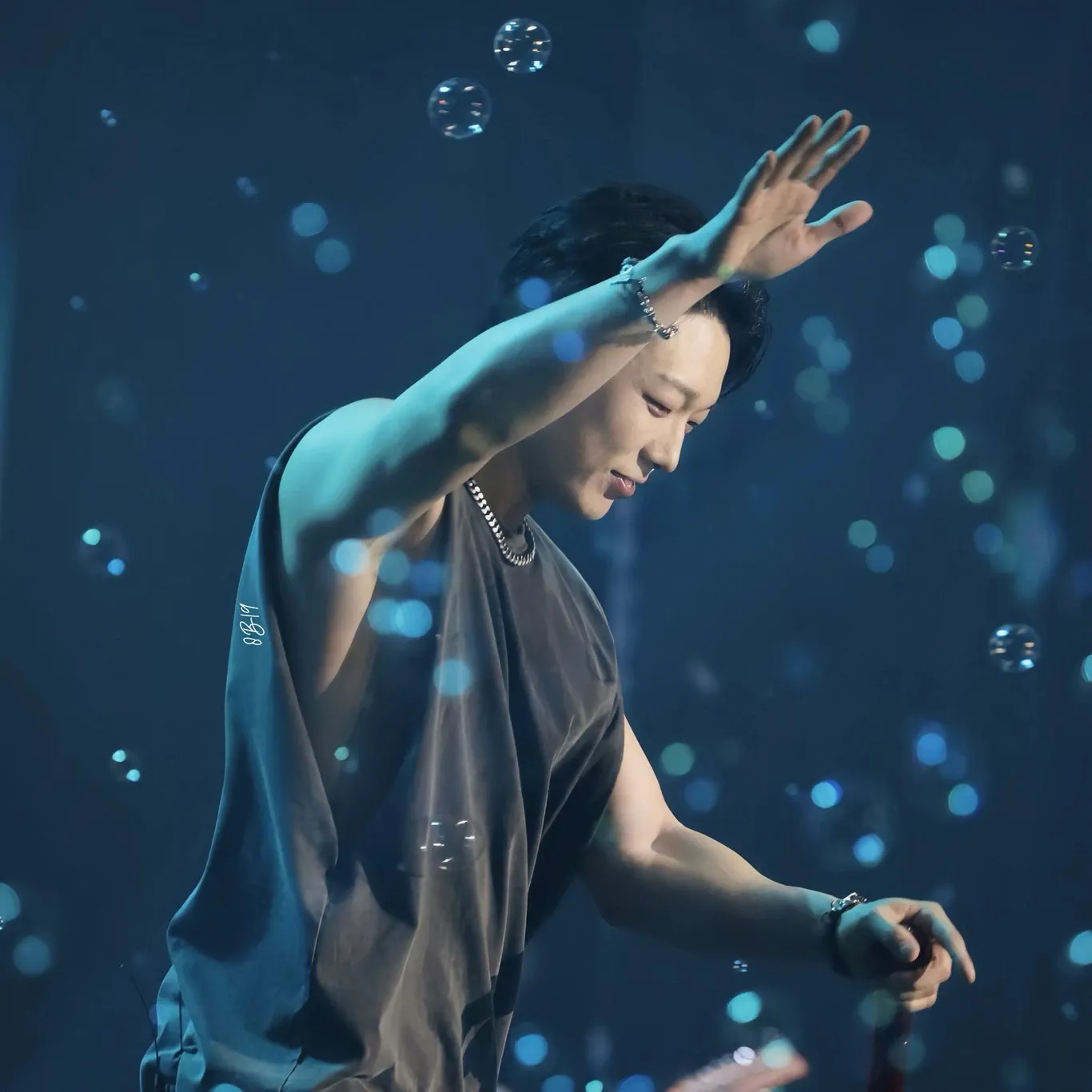 Behind-the-scenes cut of BOBBY (iKON)