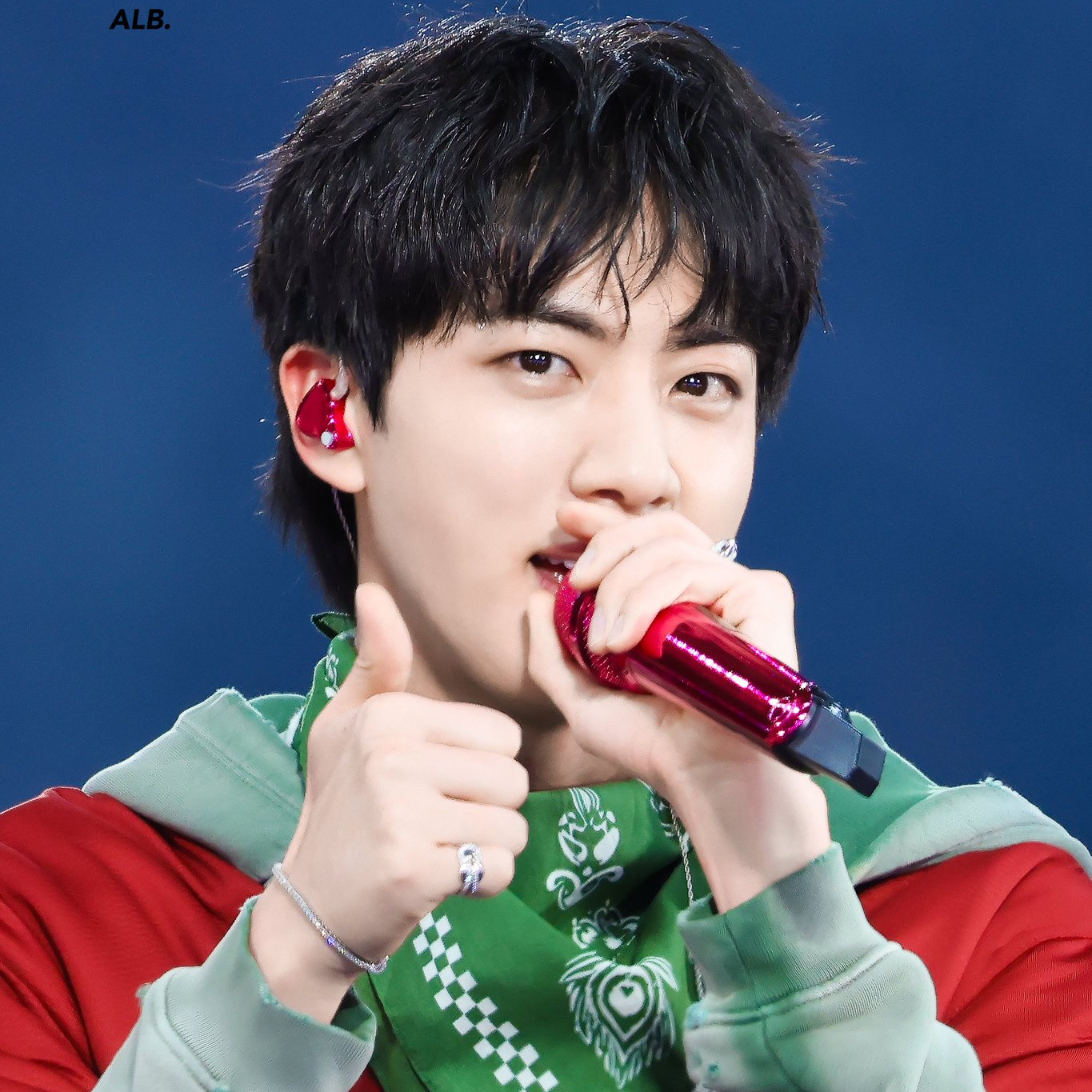 Foto aktivitas terbaru Jin (BTS)