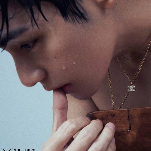 Behind-the-scenes cut of V (BTS)