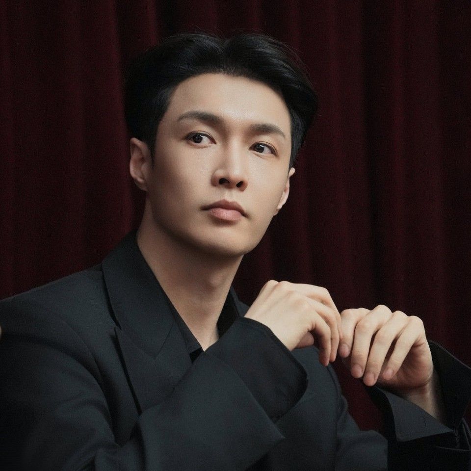 Latest photo of Lay (EXO)