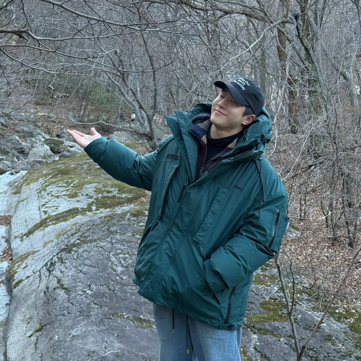 Behind-the-scenes cut of Jinjin (ASTRO)