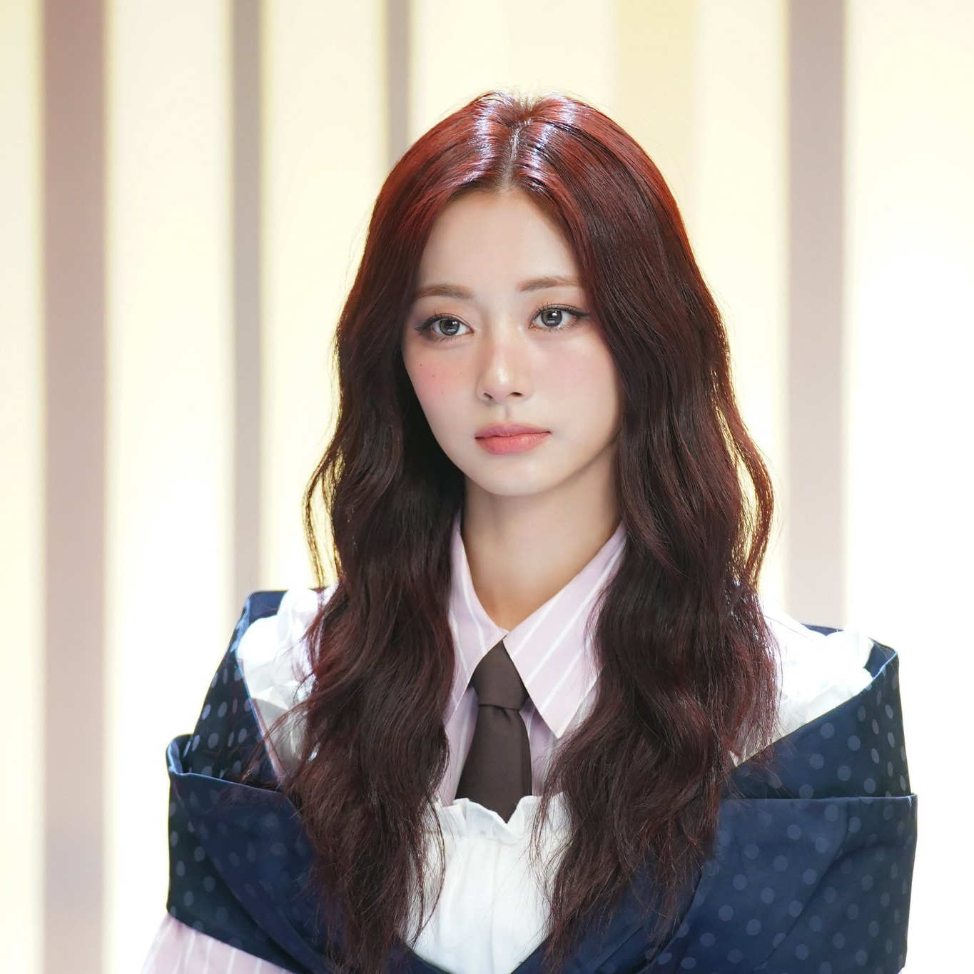 Foto aktivitas terbaru Tzuyu (TWICE)