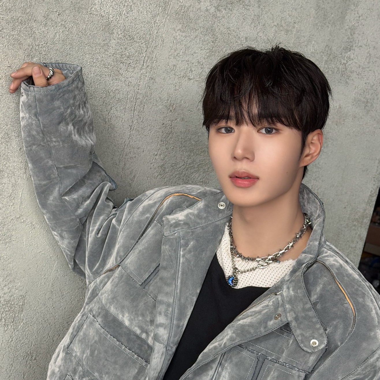 Behind-the-scenes cut of Kim Junseo (ALPHA DRIVE ONE)