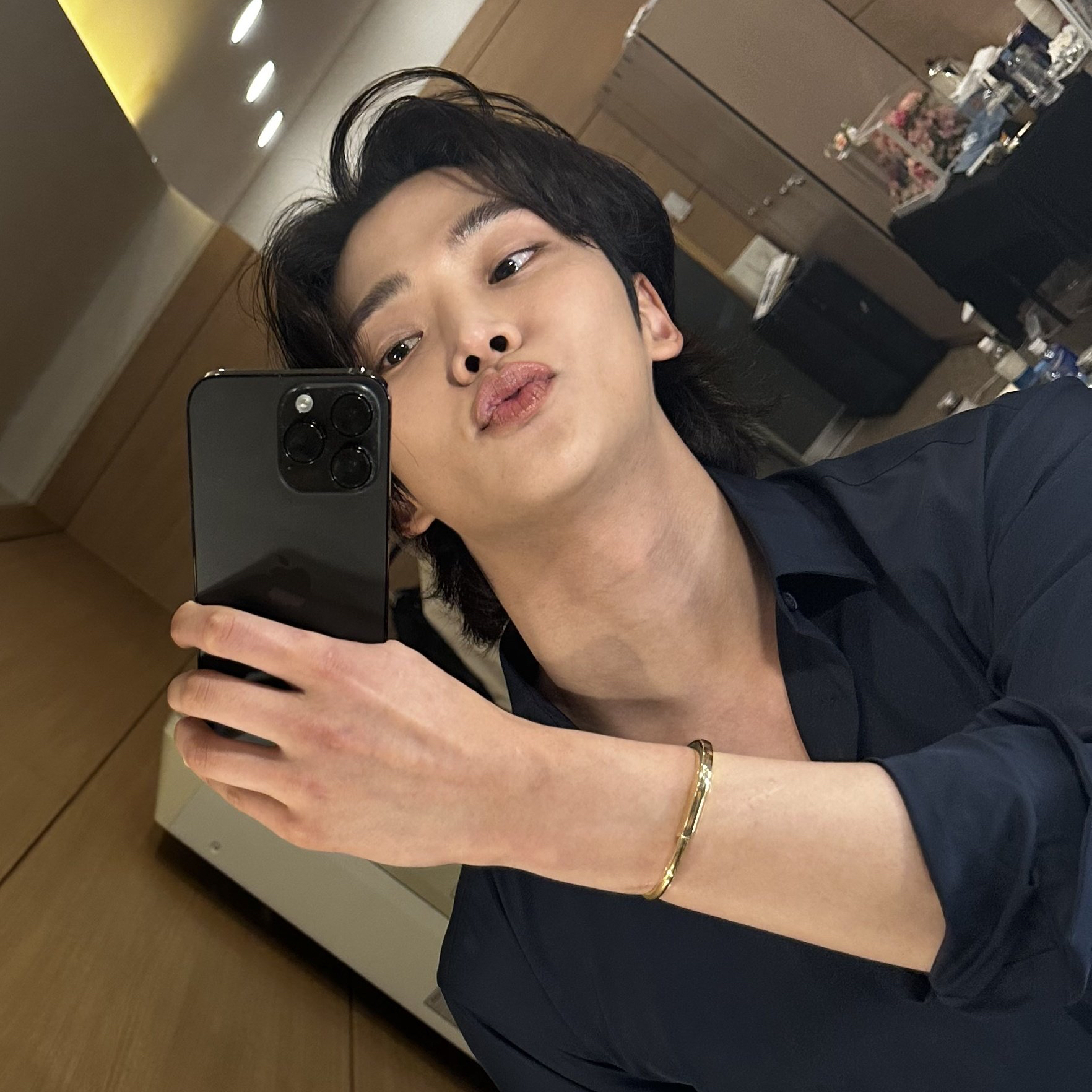 로운의 비하인드 컷