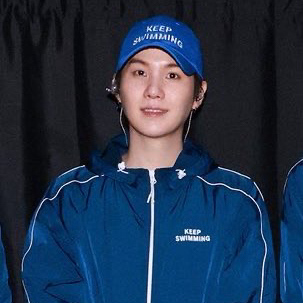 Foto aktivitas terbaru SUGA (BTS)