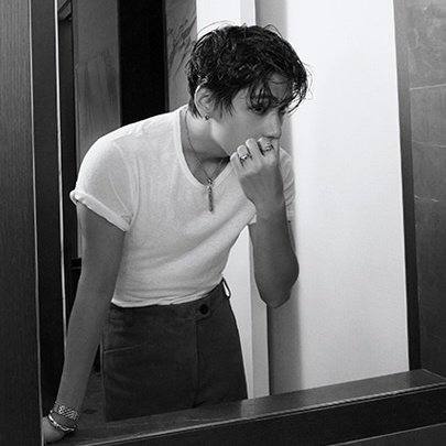 뷔 (방탄소년단)의 비하인드 컷