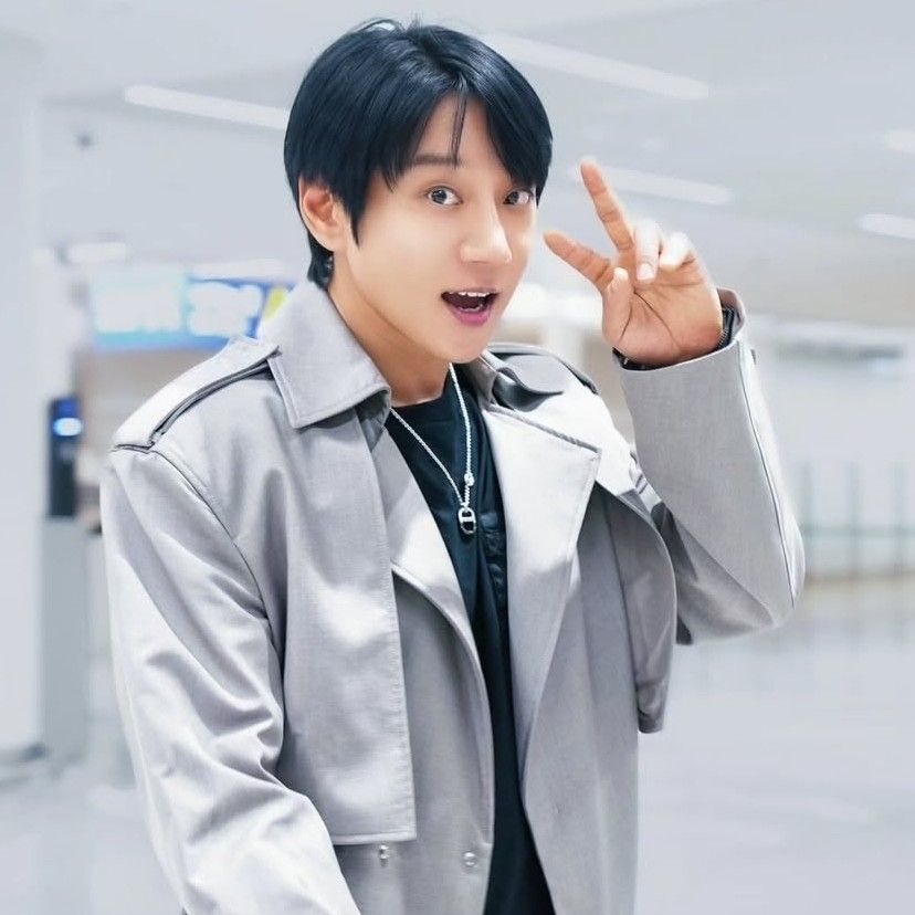 Recent activity shot of Hwang Chiyeol