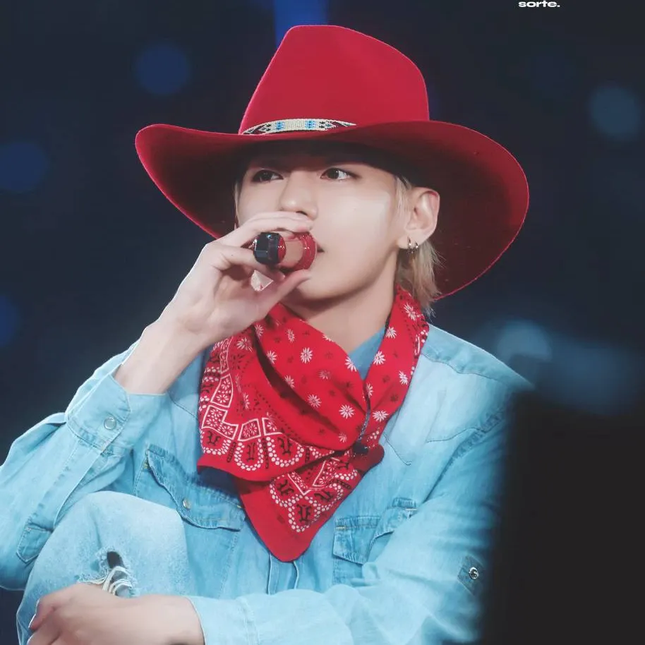 뷔 (방탄소년단)의 최신 사진