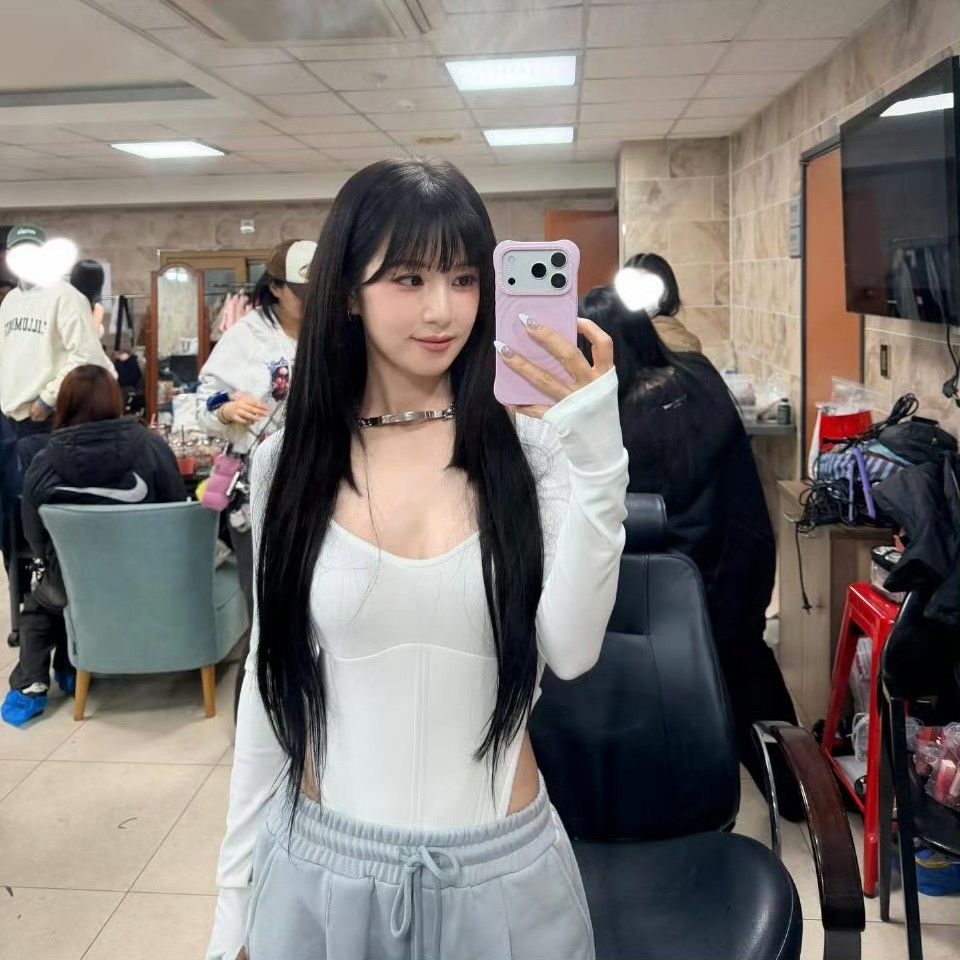 Recent activity shot of Park Chorong (Apink)