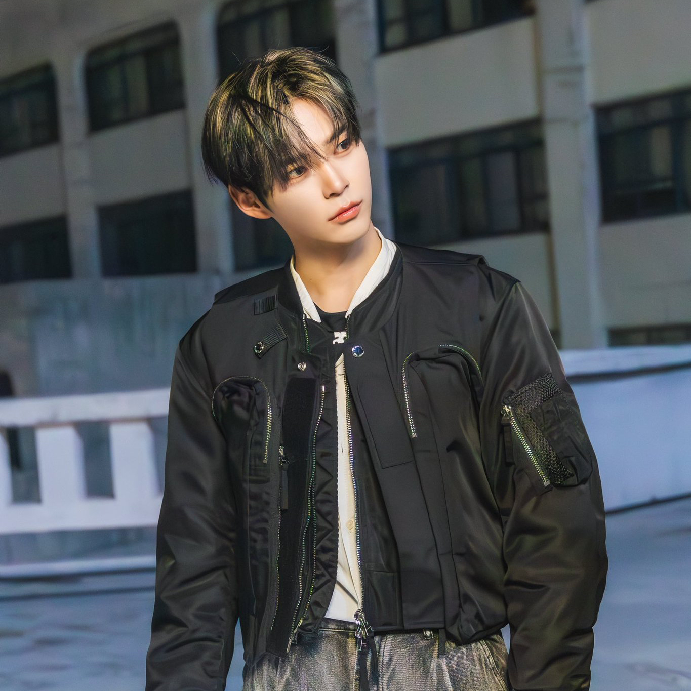 Behind-the-scenes cut of Sung Hanbin (ZEROBASEONE)