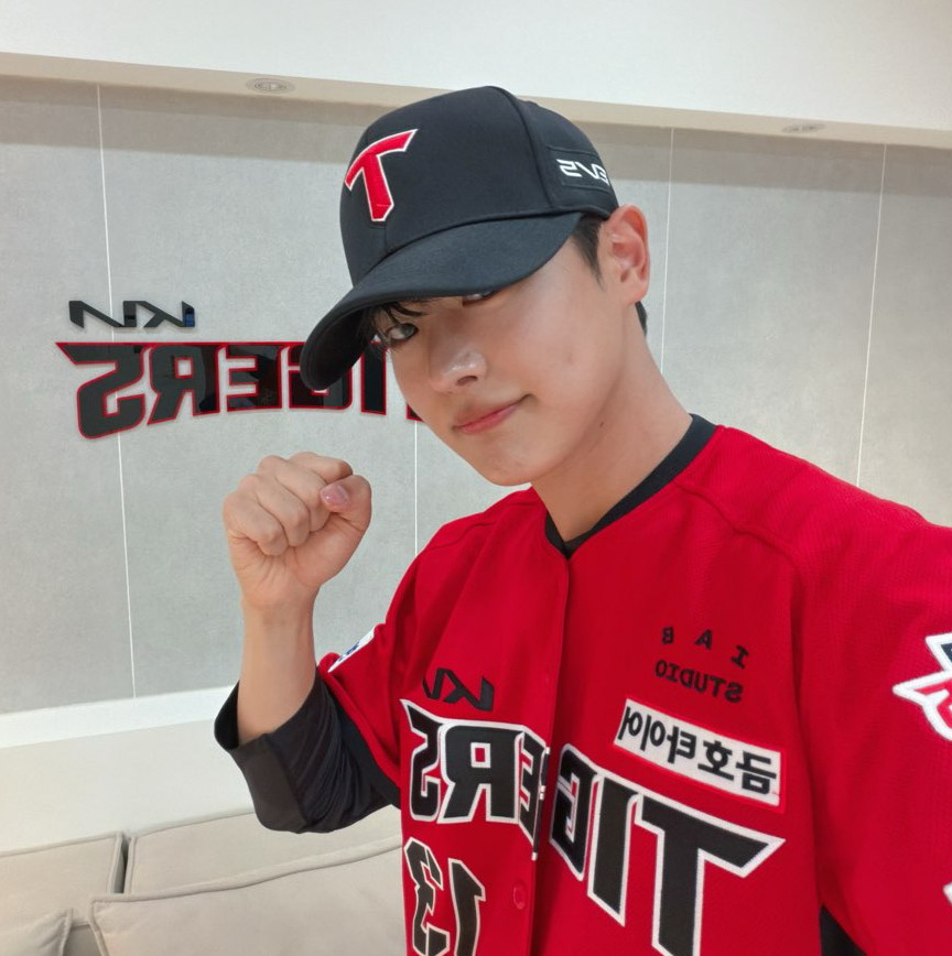 A moment captured by Choi Byungchan's fan